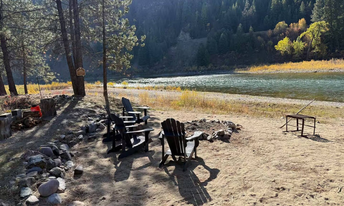 Riverbend House | Riverfront Home On the Beautiful Clark Fork River Sleeps 8 Relax and Unwind