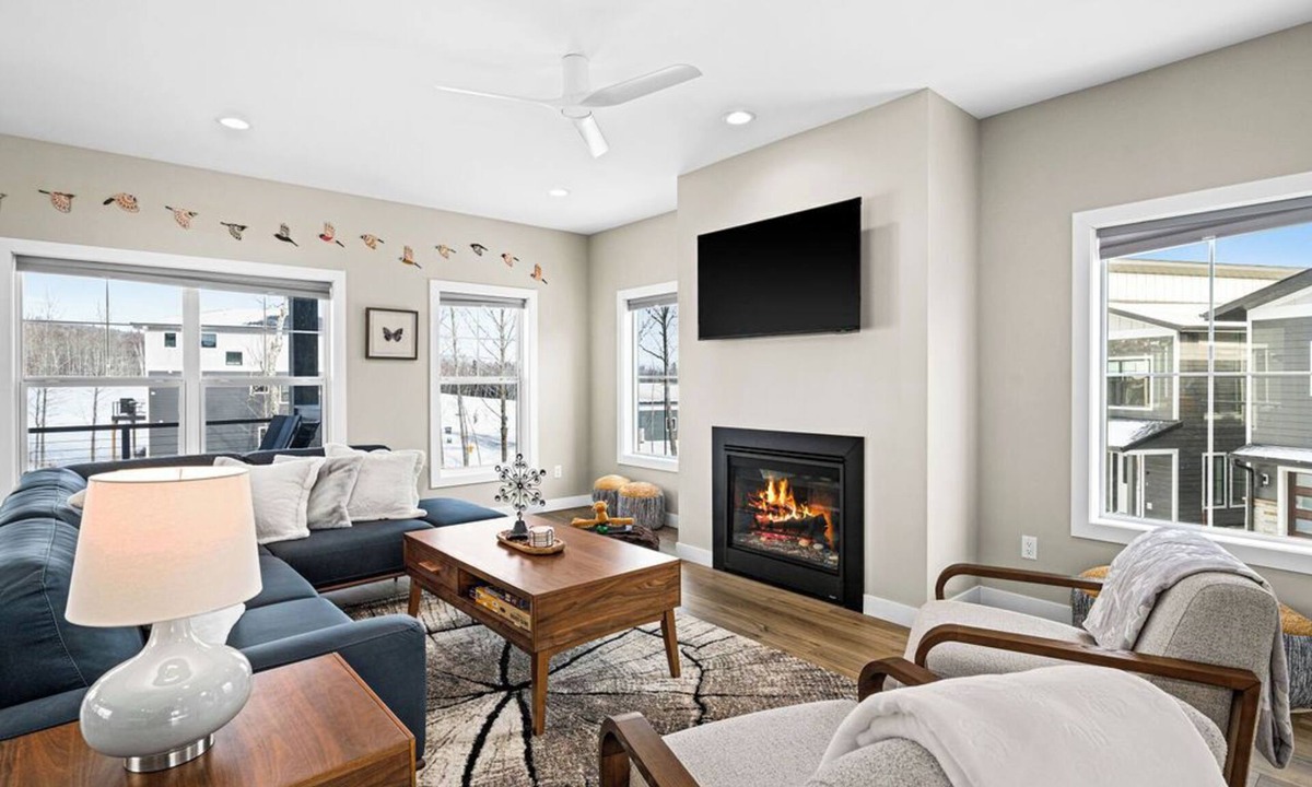 Duluth House | RiverWest White Pine- Hot Tub - Sauna- Dog Friendly