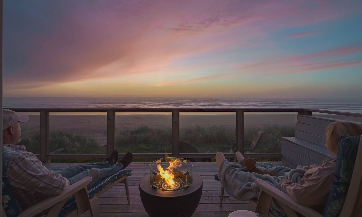 Waldport Cottage | Romantic Sunset Beach Views, HotTub @pinpointstays