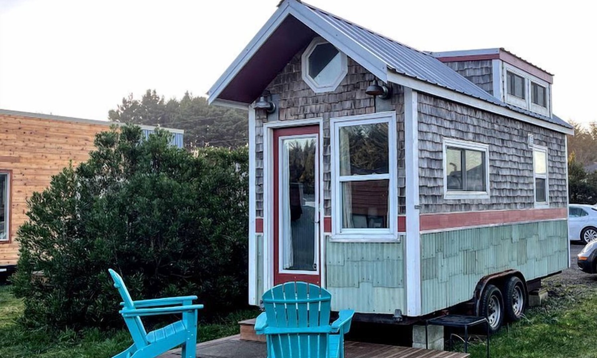 Waldport Cabin | Romantic Tiny House Getaway with a Communal Lodge near Waldport, Oregon