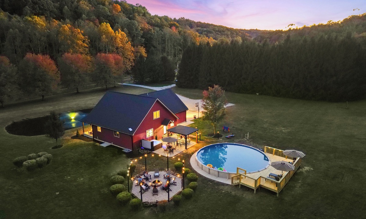 Rockbridge House | Ruby Ridge | Speakeasy, Heated Pool, Fishing Pond, Theater, GameRoom & More
