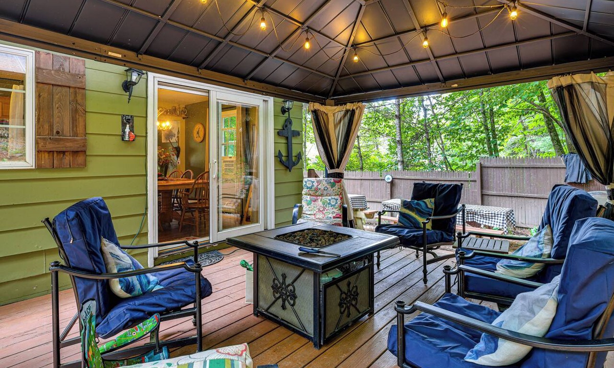 Chestertown House | Rustic Adirondacks Home w/Hot Tub & Lake Access!