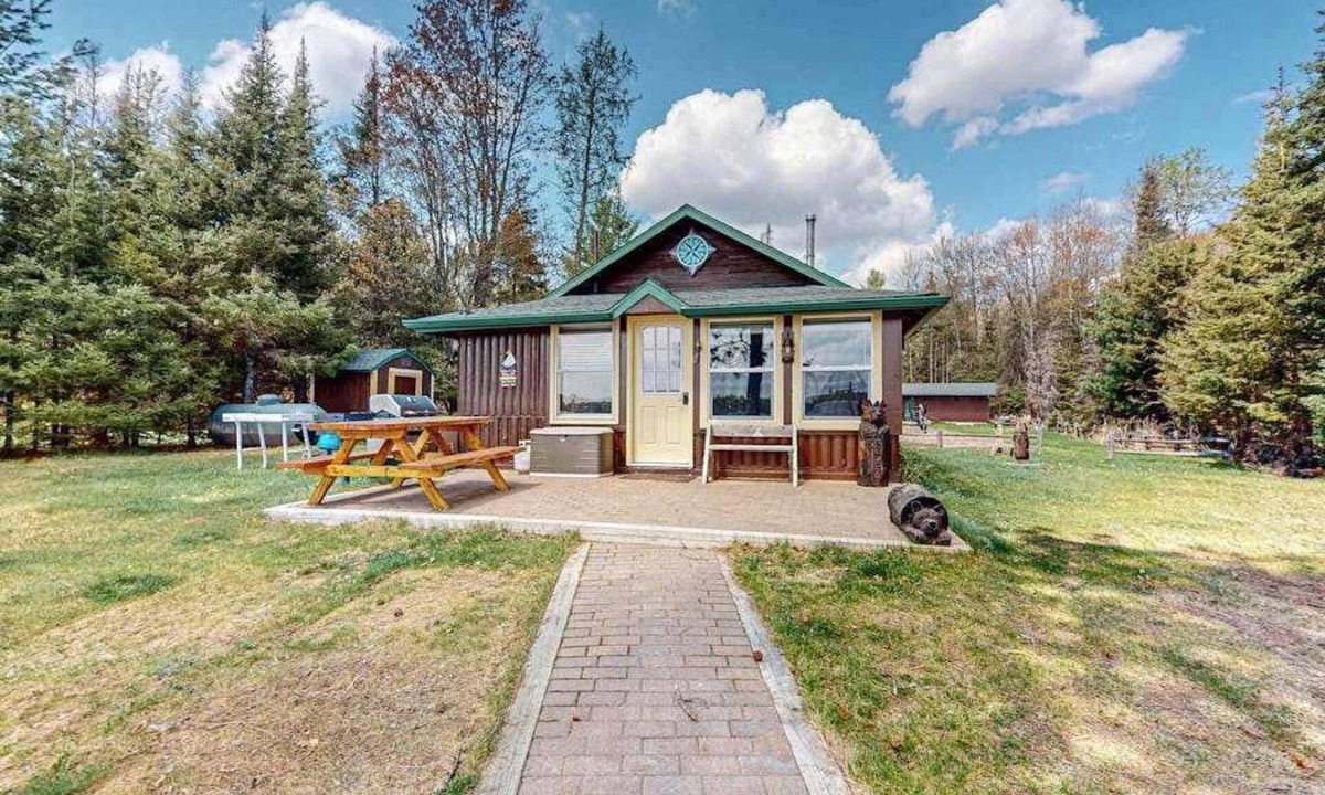 St Germain House | Rustic Cozy lakefront Cabin with dock, fire pit, gas grill, W/D & quiet location