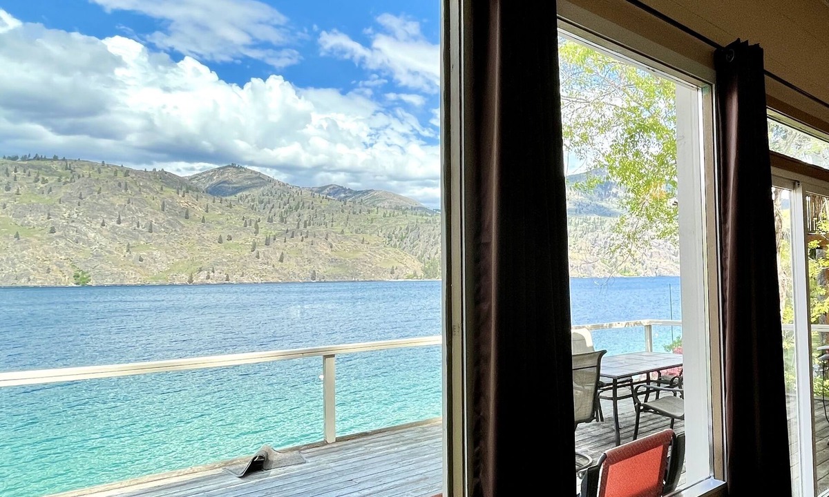 Chelan House | Rustic Lakefront Cabin: Pet-Friendly, WIFI, Buoy, Lake Access