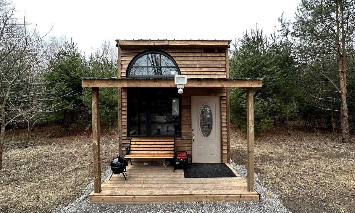 Langton Cabin | Rustic Tiny Home Surrounded by Nature and Forest Trails in Simcoe, Canada