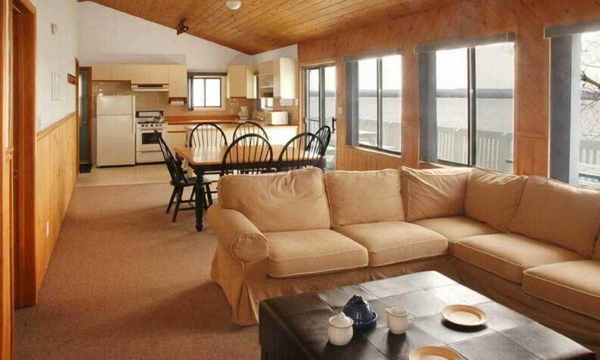 Golden Lake Hotel | Sands on Golden Lake