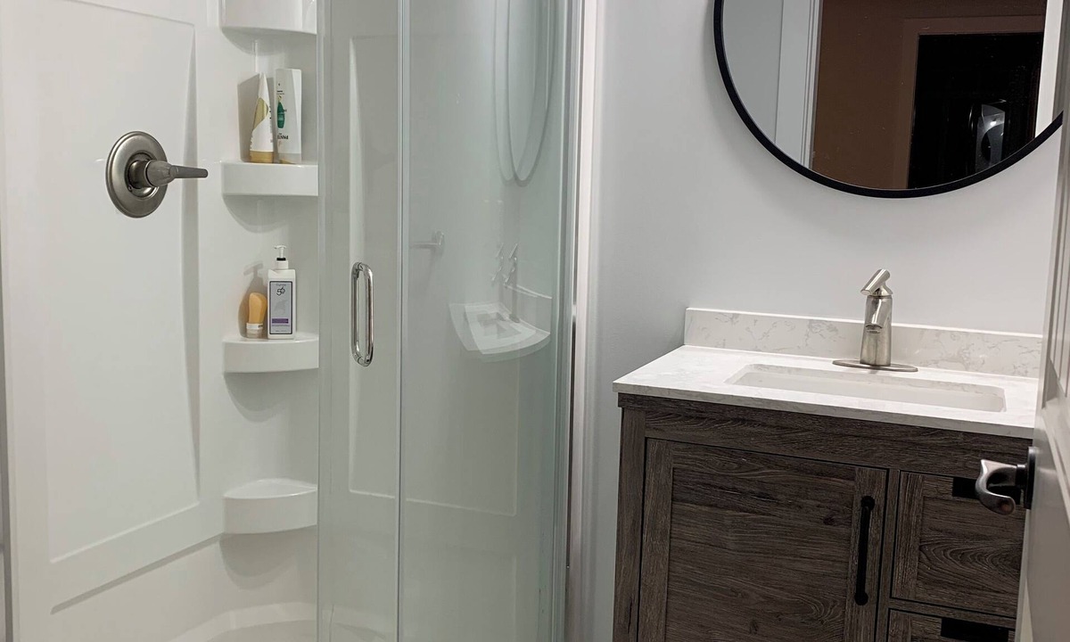 Richmond City Centre Apartment | Self contained suite.Central Richmond close to transit and amenities.