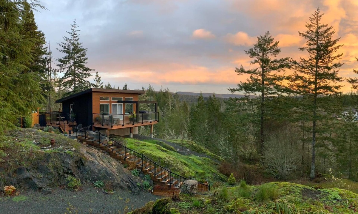 Otter Point House | Serene Forest Retreat