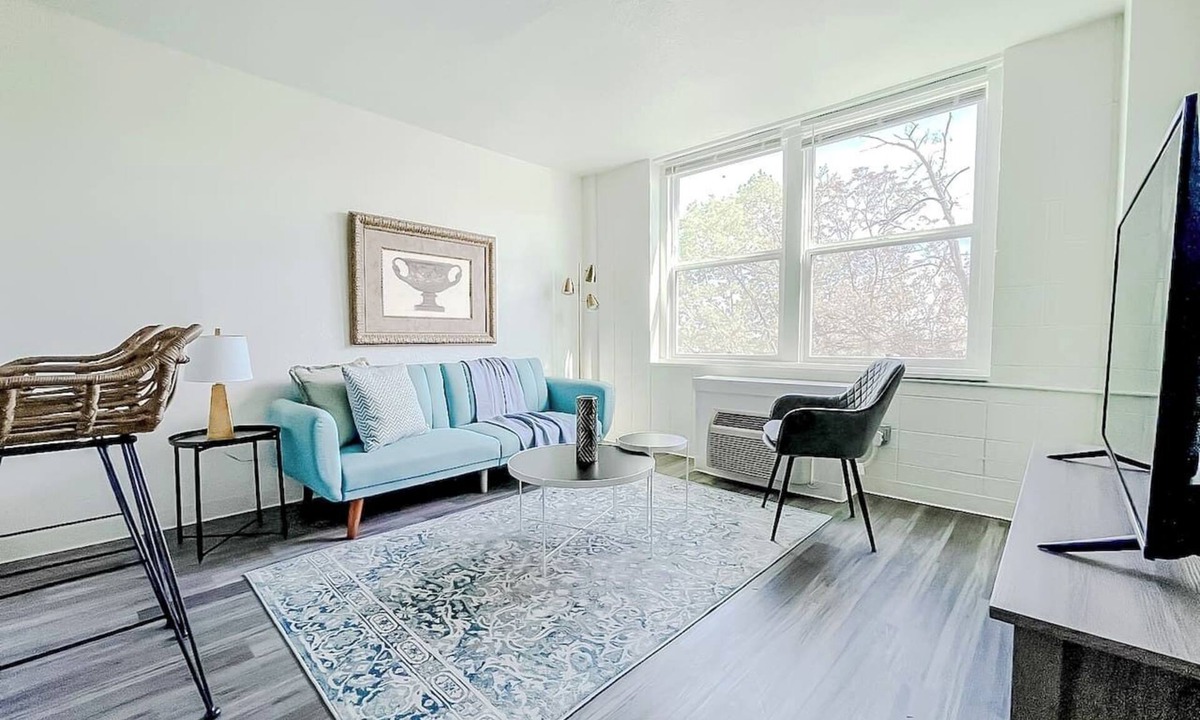 Corryville Apartment | Sleepover | Lavish 1BD/1BA + Gym Cincinnati