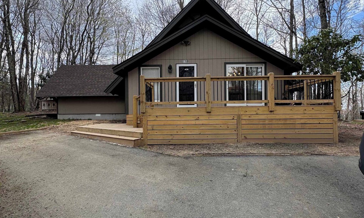 Charter Hills Ski Chalet | Snow & Sun Chalet w/transferable club membership