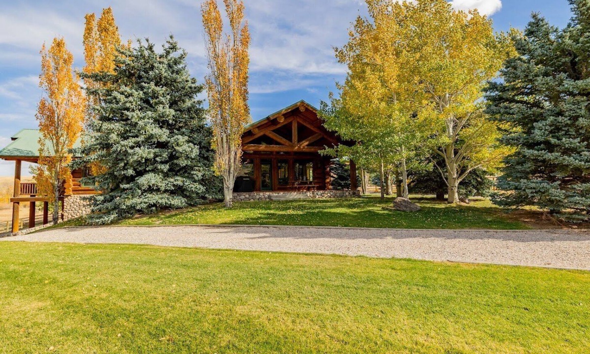 Wapiti House | South Fork River Ranch- Private Fishing Pond, Direct River Access, Custom Amenities