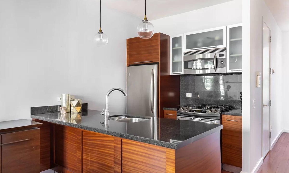 Williamsburg Apartment | Spacious 2bd Williamsburg apt with park access