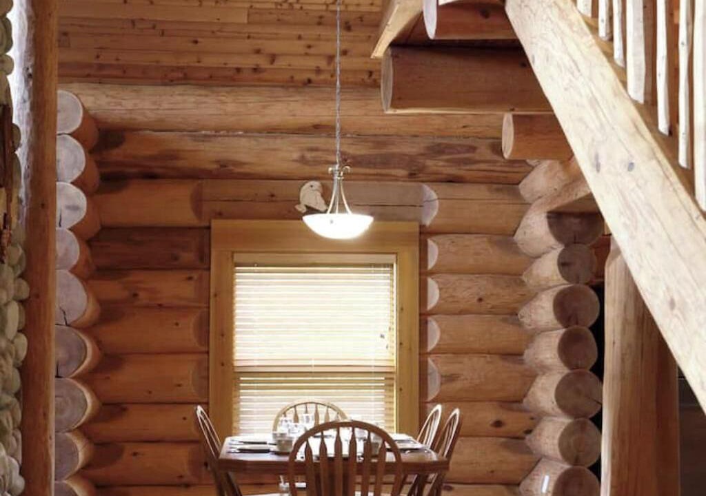 Clearwater Apartment | Spacious 3 bed 3 bath Log Cabin Home