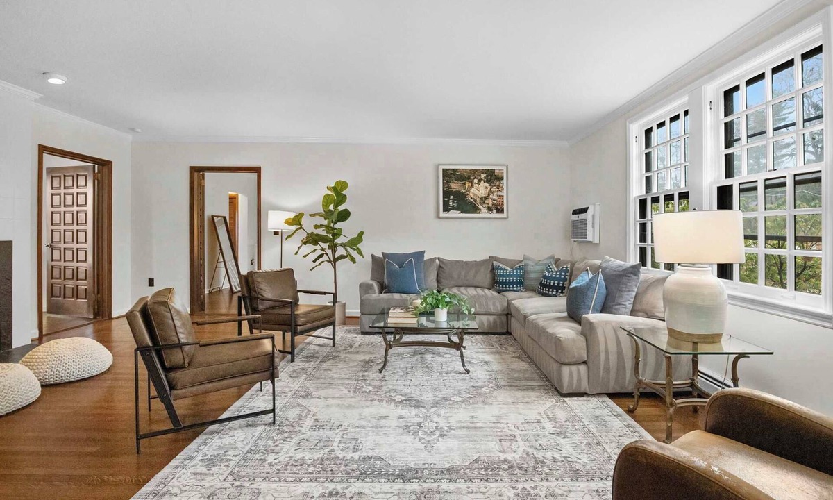 White Plains House | Spacious 3b/3b Mediterranean in White Plains