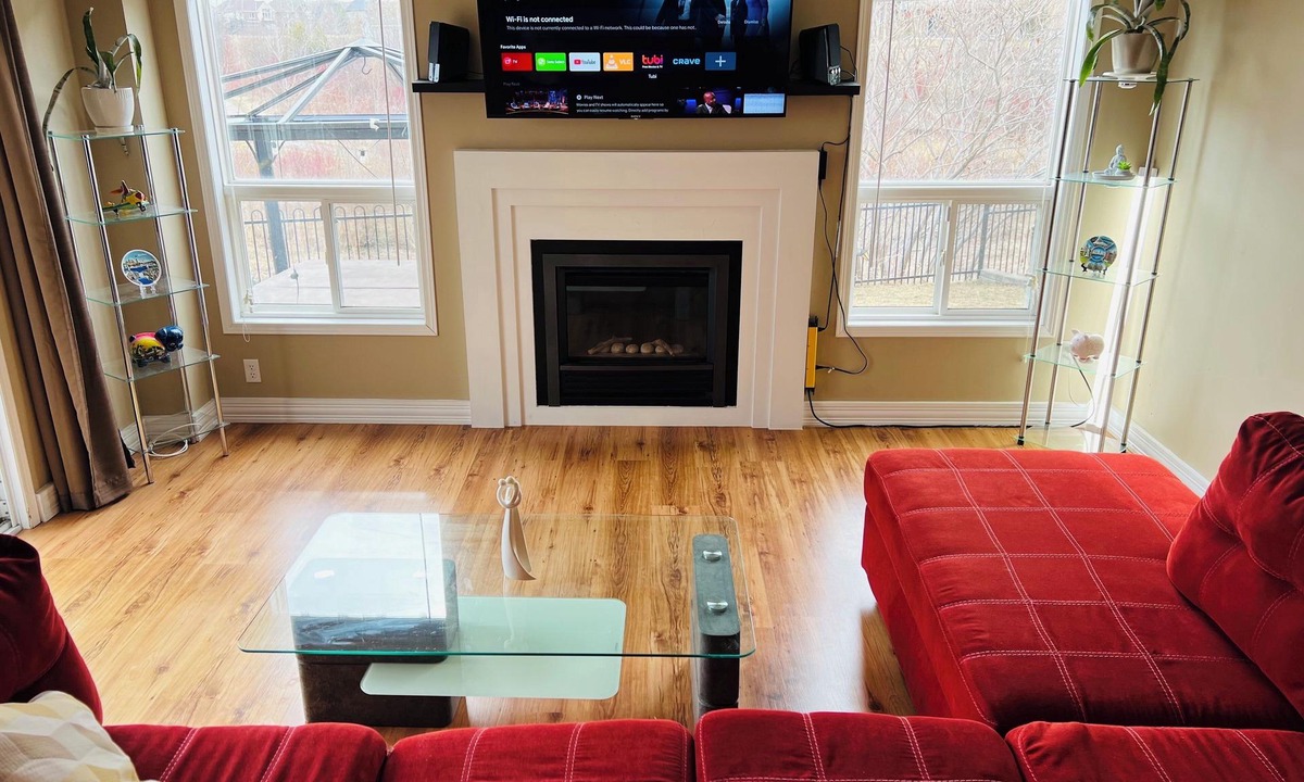 Waterloo House | Spacious 4BR | Private Backyard | Prime Location In Waterloo