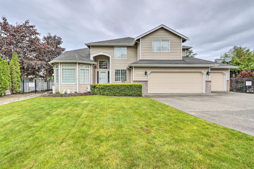 Kent House | Spacious Kent Home: Great for Large Families!