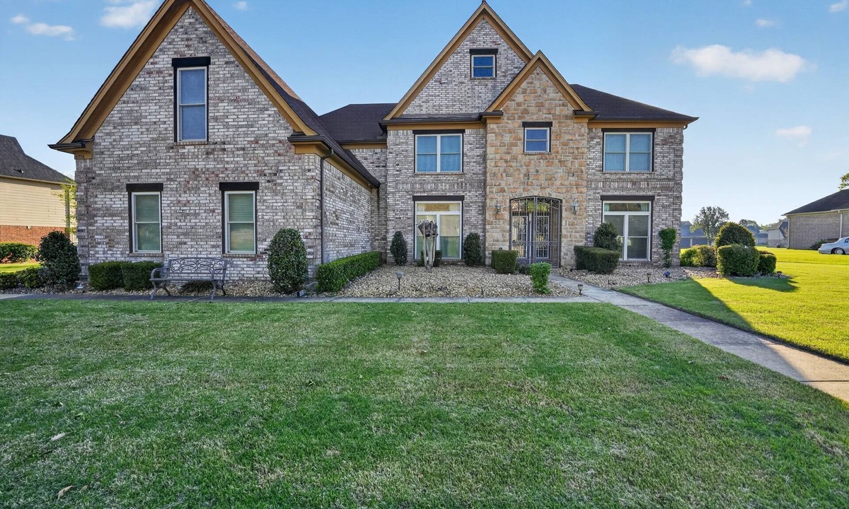 Lakes of Forest Hill House | Spacious Lakefront Home | Memphis Retreat