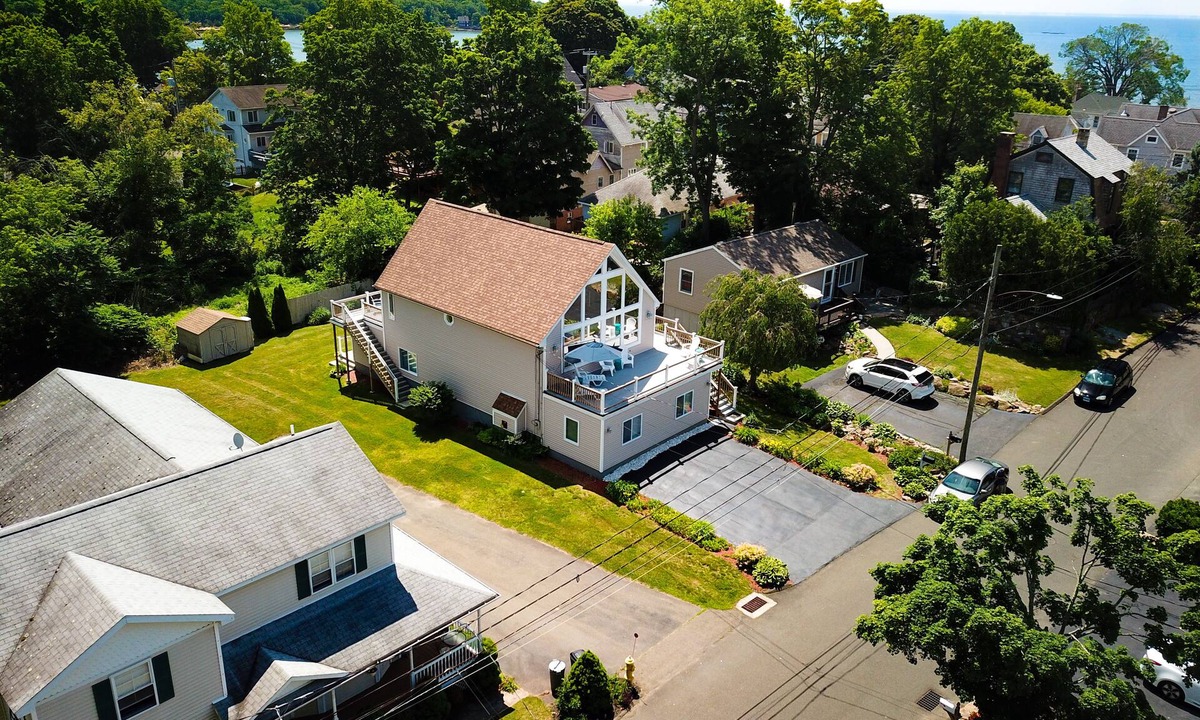 Branford House | Spacious Modern Beach House, perfect for families
