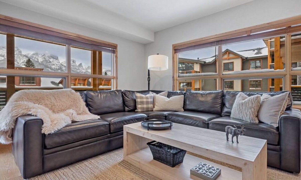 Canmore Condo | Spacious Mountain View Retreat | Prime Location