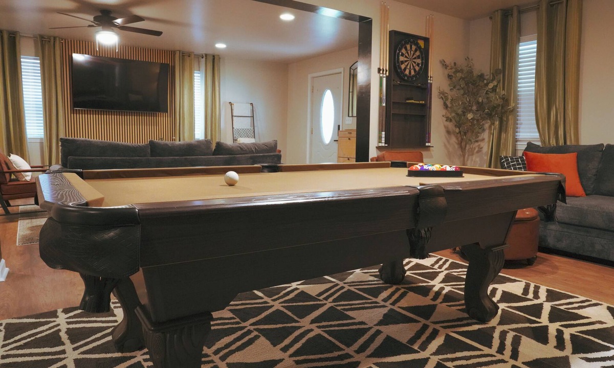 Downtown Indianapolis House | Spacious, Sleeps 16+, Game Room Near Downtown Indianapolis