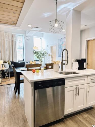 Downtown Apartment | Spacious Three-Bedroom, Sleeps 6, Downtown Providence
