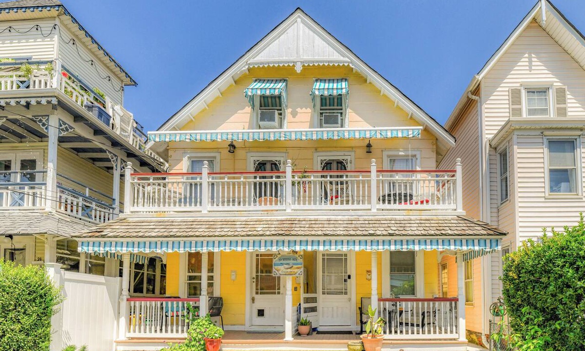 Ocean Grove Apartment | Spacious UPPER LEVEL 4-bed apt w/WiFi, AC, 1 block from beach in Ocean Grove