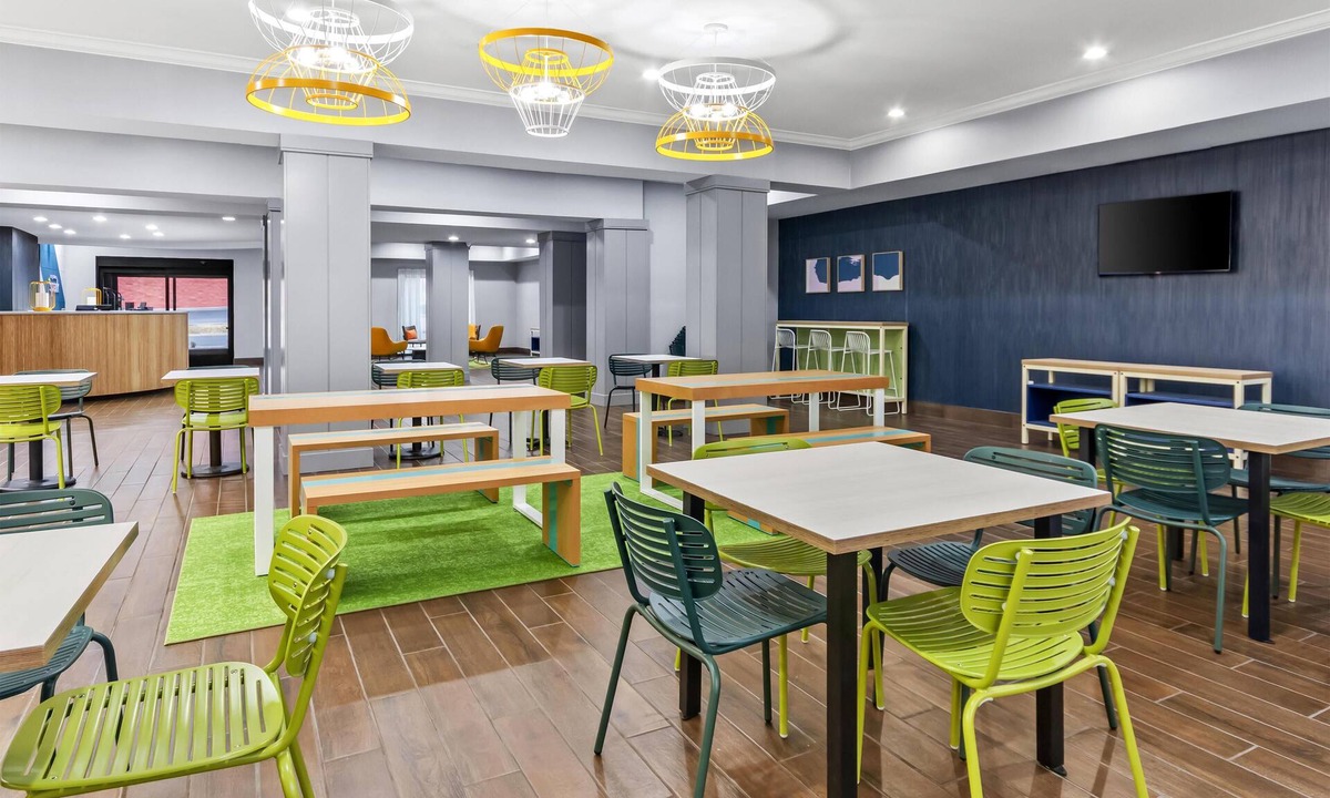 Forest Park Hotel | Spark by Hilton Cincinnati Fairfield
