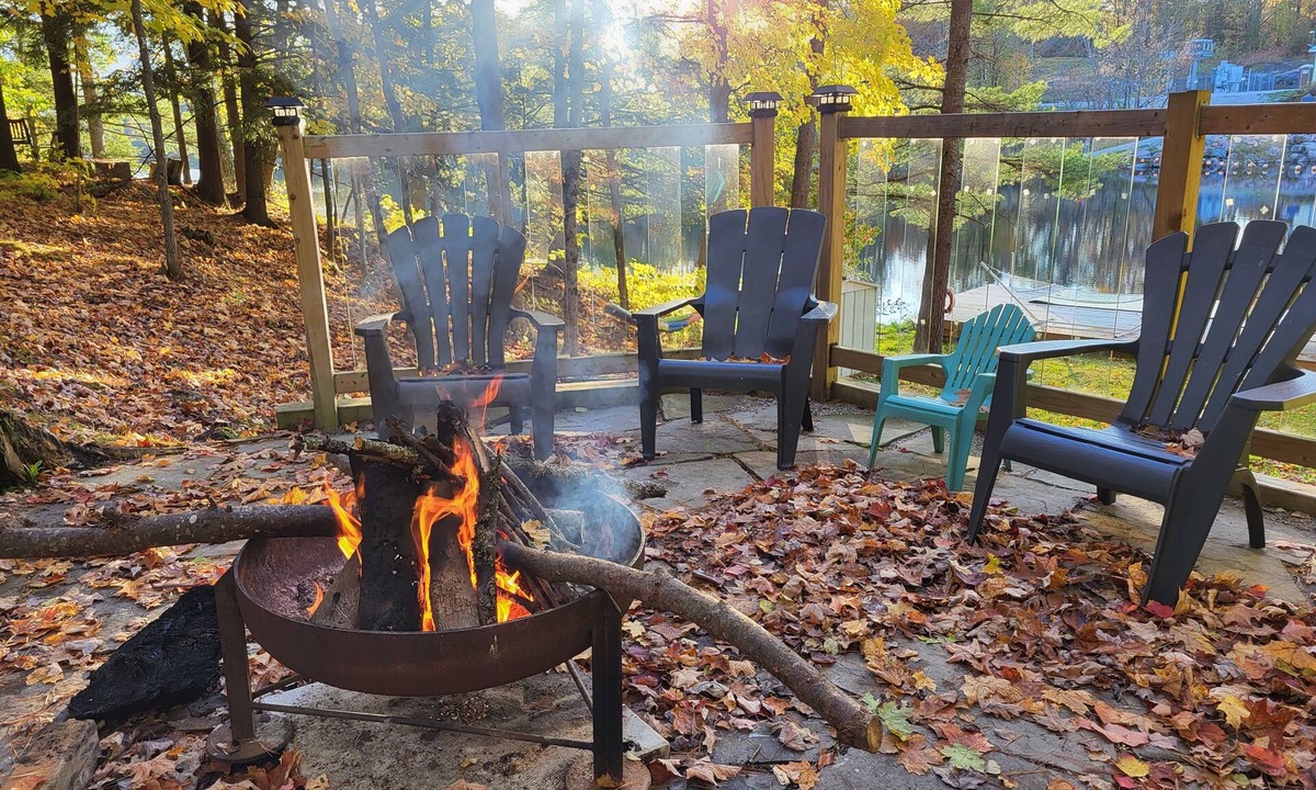 Washago Cottage | Spectacular Riverfront Cottage + Bunkie on Gravenhurst. Pet friendly