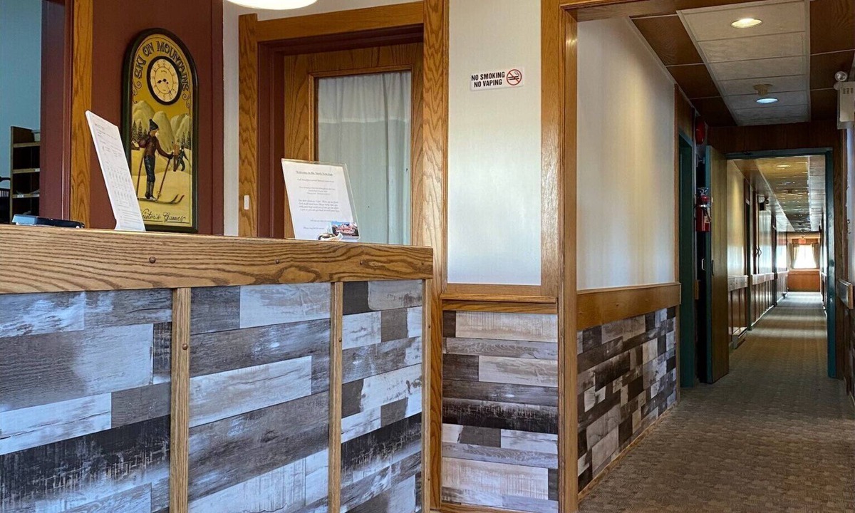 Smithers Hotel | Stork Nest Inn
