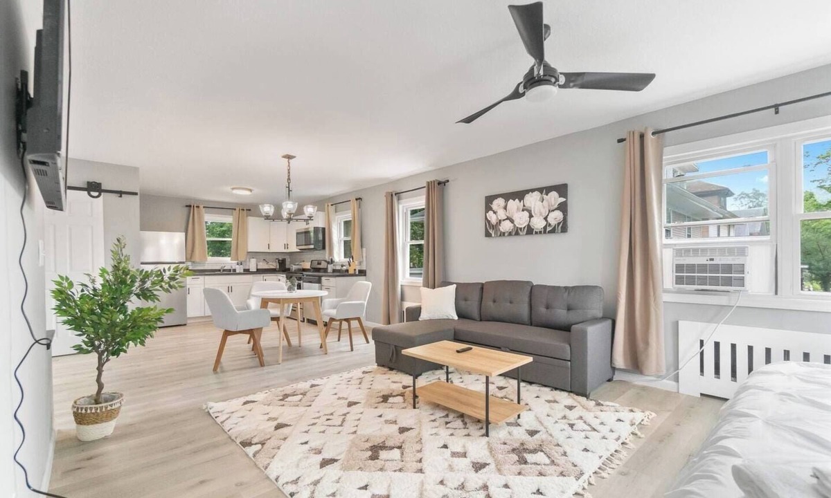 Fort Wayne Apartment | Studio with King Bed | Downtown Fort Wayne, Parking
