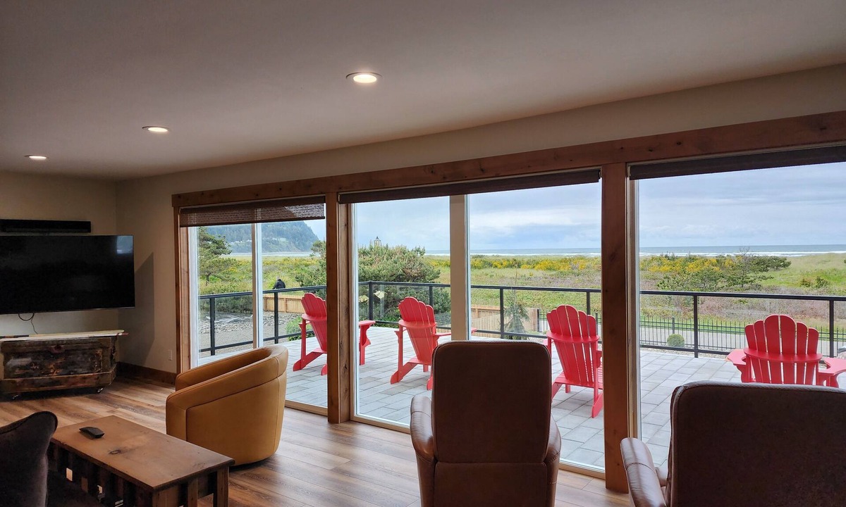 Seaside House | Stunning 4br Oceanfront on South Prom