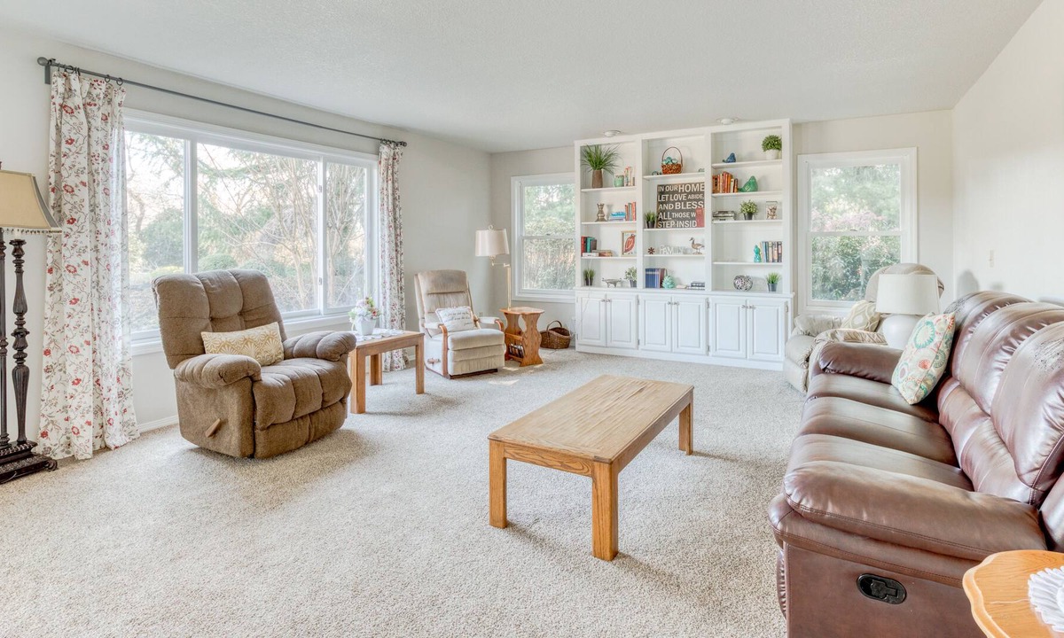 Boring House | Stunning & spacious home on 20 acres with Mt. Hood Views