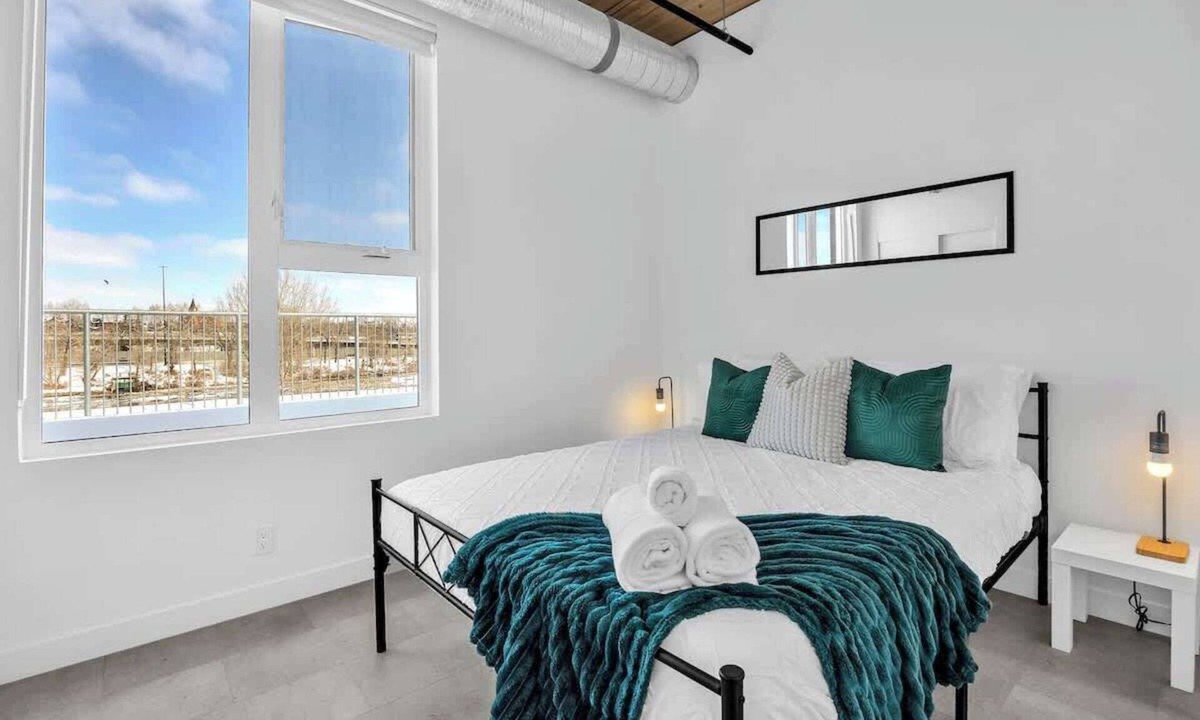 East Village Apartment | Stylish River View Suite, Sauna, Stampede Walk