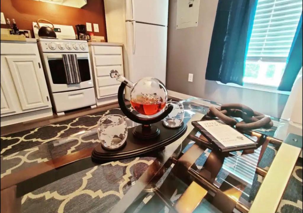 Northeast Neighbors Apartment | Suede