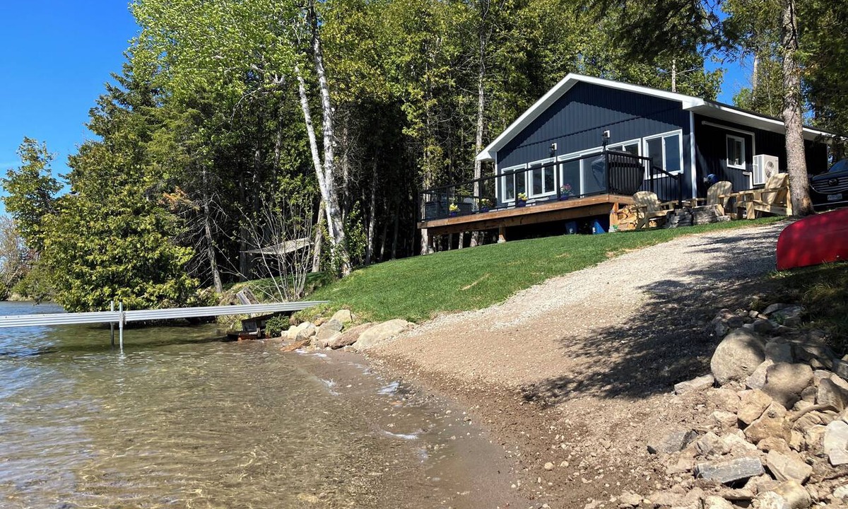 Manitoulin District Villa | Sunset Cottage with private beach area, fire pit, kayak and canoe!