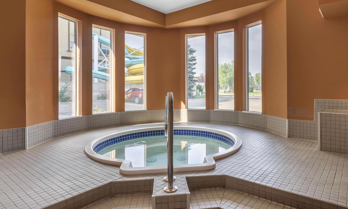 South Lethbridge Hotel | SureStay Plus Hotel by Best Western Lethbridge