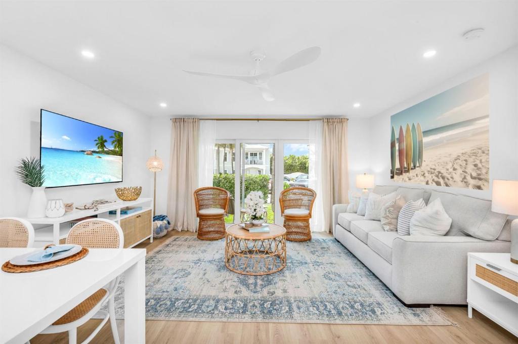 Juno Beach Apartment | The Beach Villa in Juno! 1-Steps to the Beach