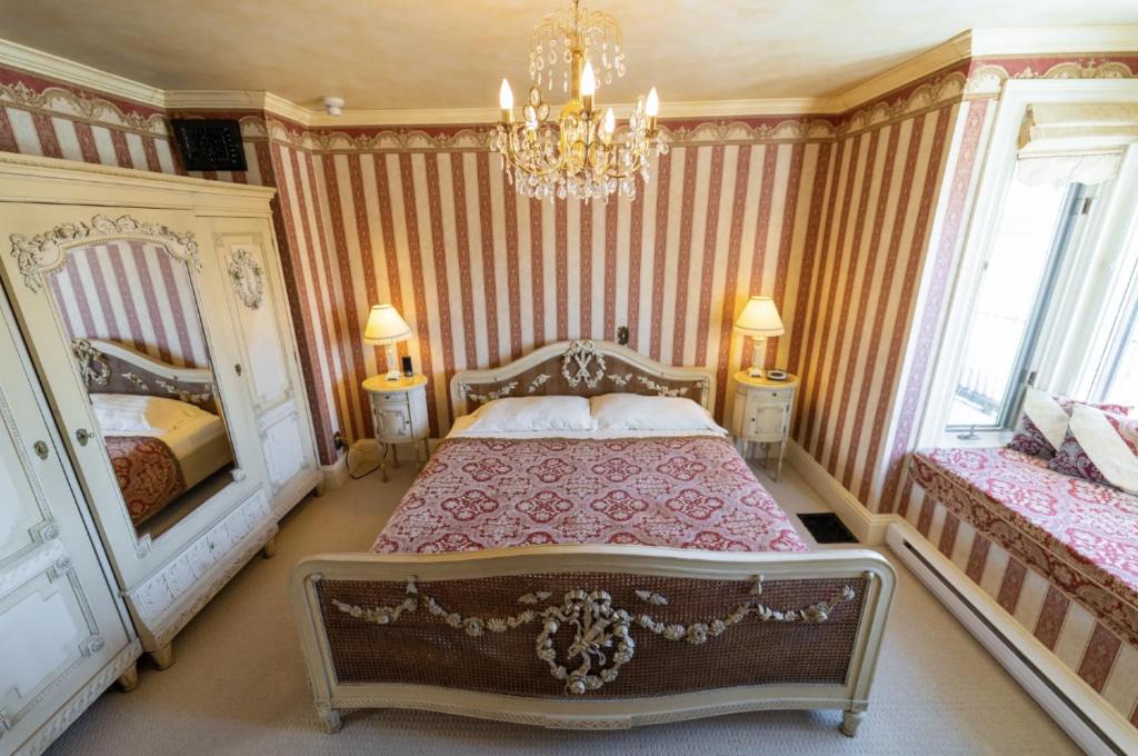 Parrsboro Hotel | The Maple Inn