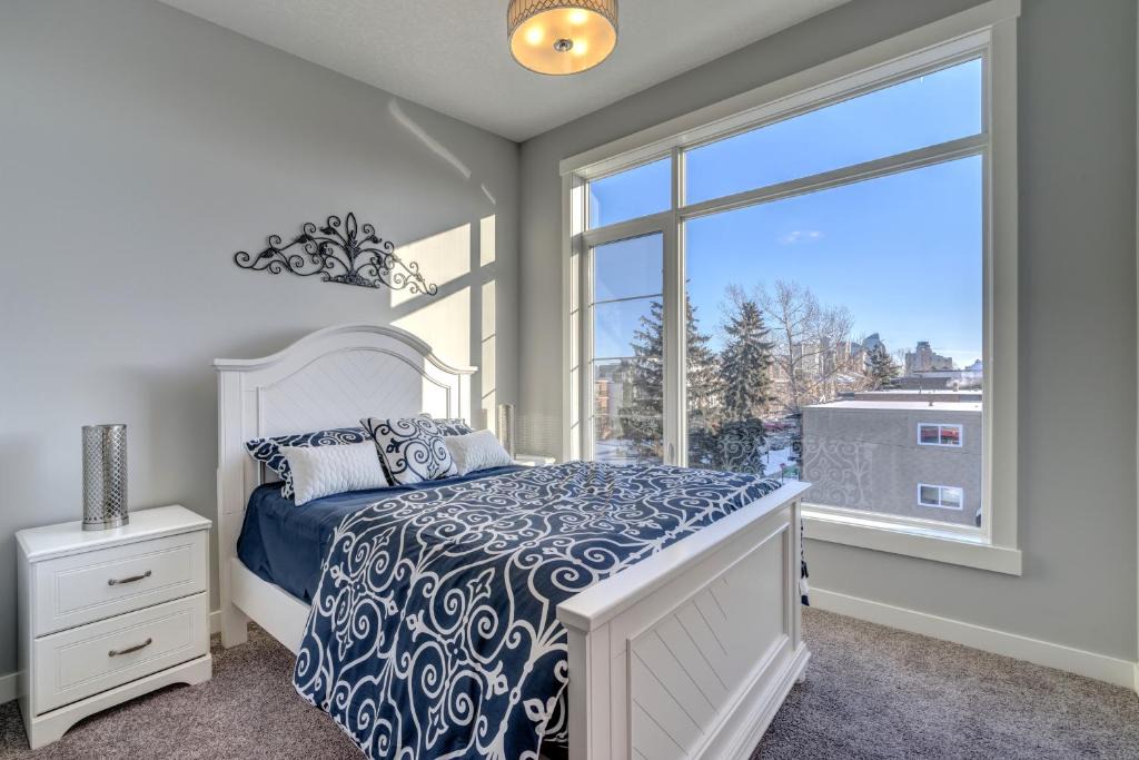 Sunalta Apartment | Three-Bedroom House with Balcony #33 Sunalta Downtown