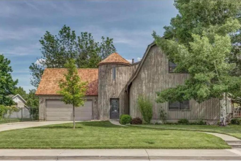 Orchard North House | Unique Home Perfect for Large Gatherings. Pets welcome!