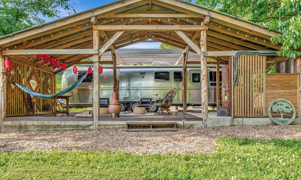 Springfield House | Unique Luxury Glamping on 10 Acres at Monarch Ranch
