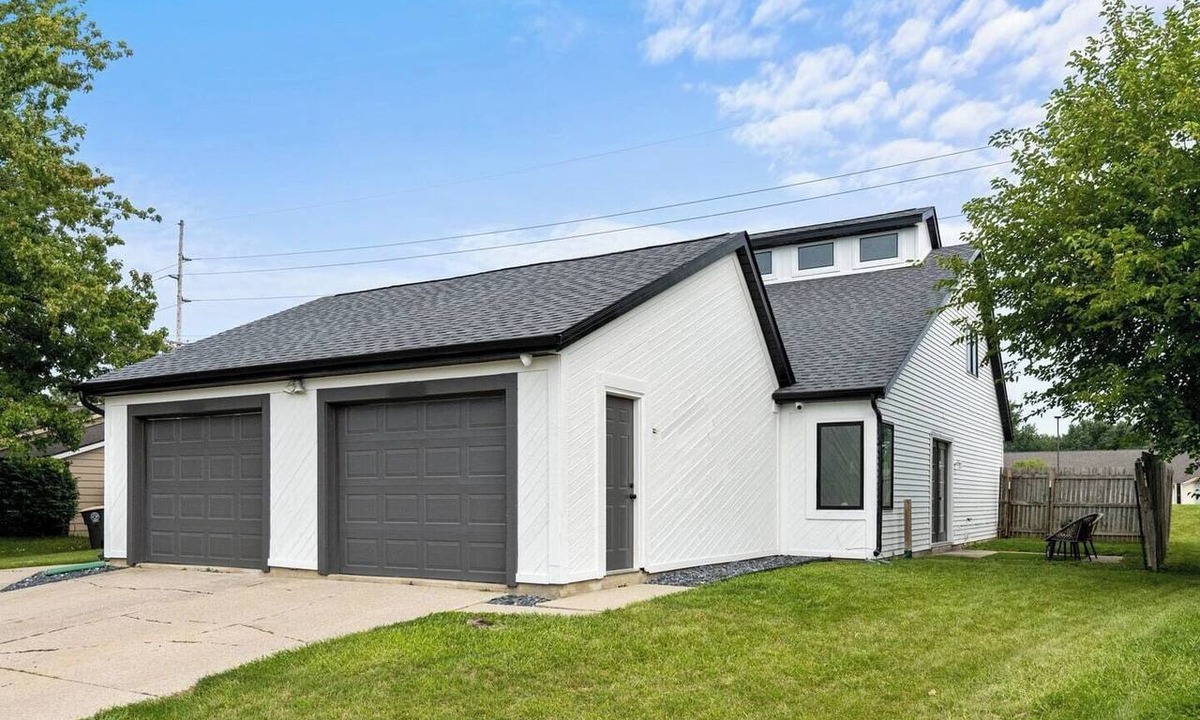 Saint Marys  Allen County Condo | Upscale Fort Wayne Condo | Attached Garage, Modern Comfort