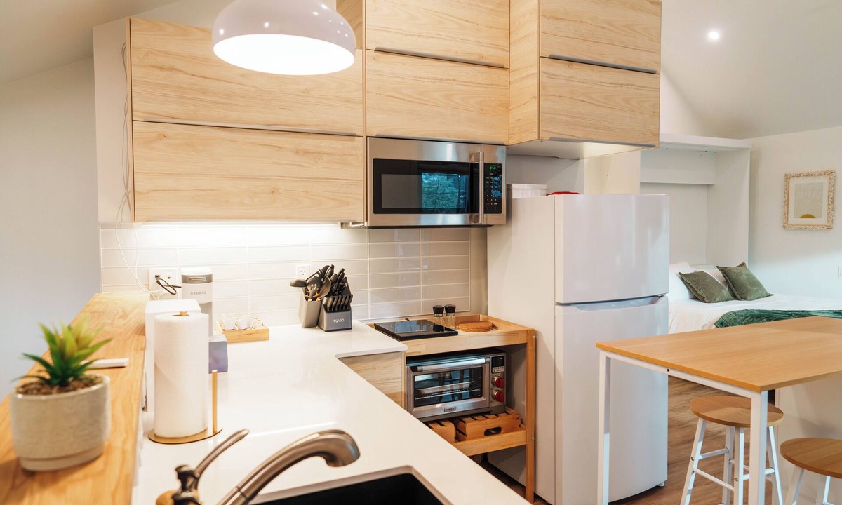Kensington Apartment | Upscale Laneway Loft Near Downtown | A/C, WiFi