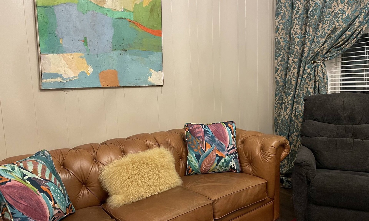 Downtown Dubuque House | Walk to everything! Five Flags-Hotel Julian-Millwork Sleeps 8!