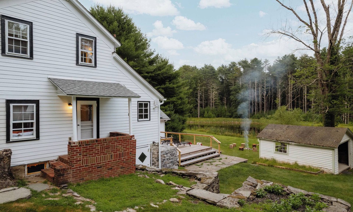Eldred Cabin | Waterfront 1900s · Hot Tub · Eldred Homestead