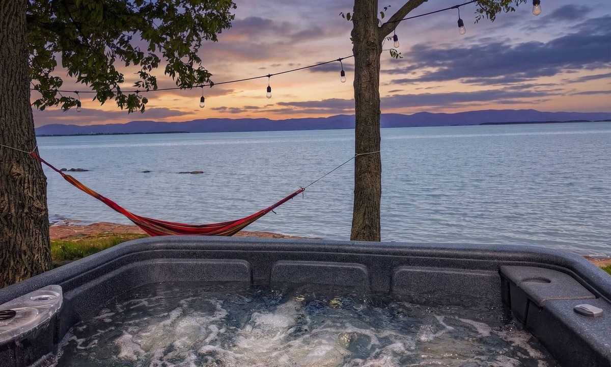 Cap-Saint-Ignace Ski Chalet | Waterfront Chalet w/Hot Tub, Fireplace, WiFi