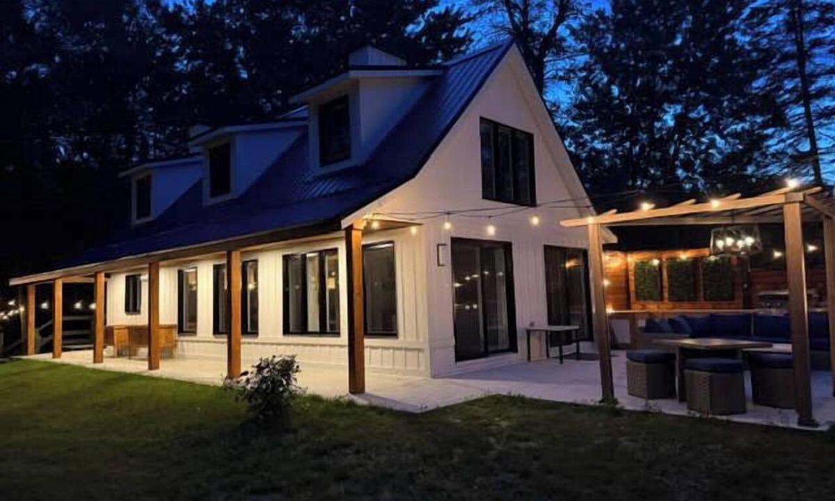 Rigaud Ski Chalet | Waterfront Relaxation & Adventure | Albert