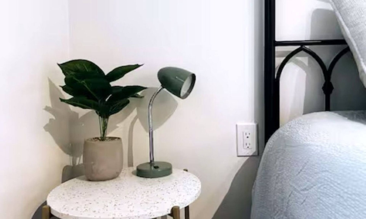 Campbell River Apartment | West Coast Chic Suite