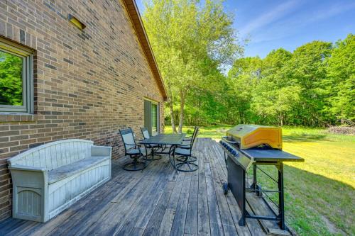 Applegate House | Wooded Applegate Retreat w/Private Trail Access