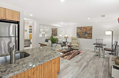 Reston House | 1 Bd Private BSMNT APT 20m DC 5min Dulles 2m Metro